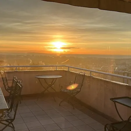Апартаменты Le Plaza - Sea View - Car Park - Swimming Pool - Tennis Court Мандельё-ла-Напуль